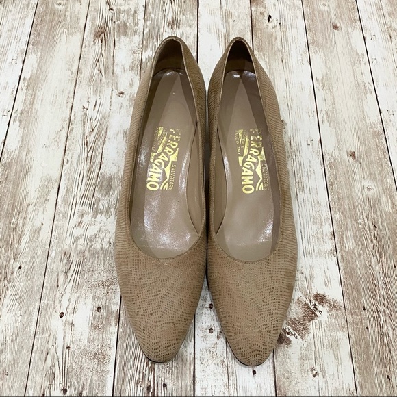 SALVATORE FERRAGAMO Nude Beige Textured Leather Low Heel Pumps Size 8 AAAA - Picture 3 of 15